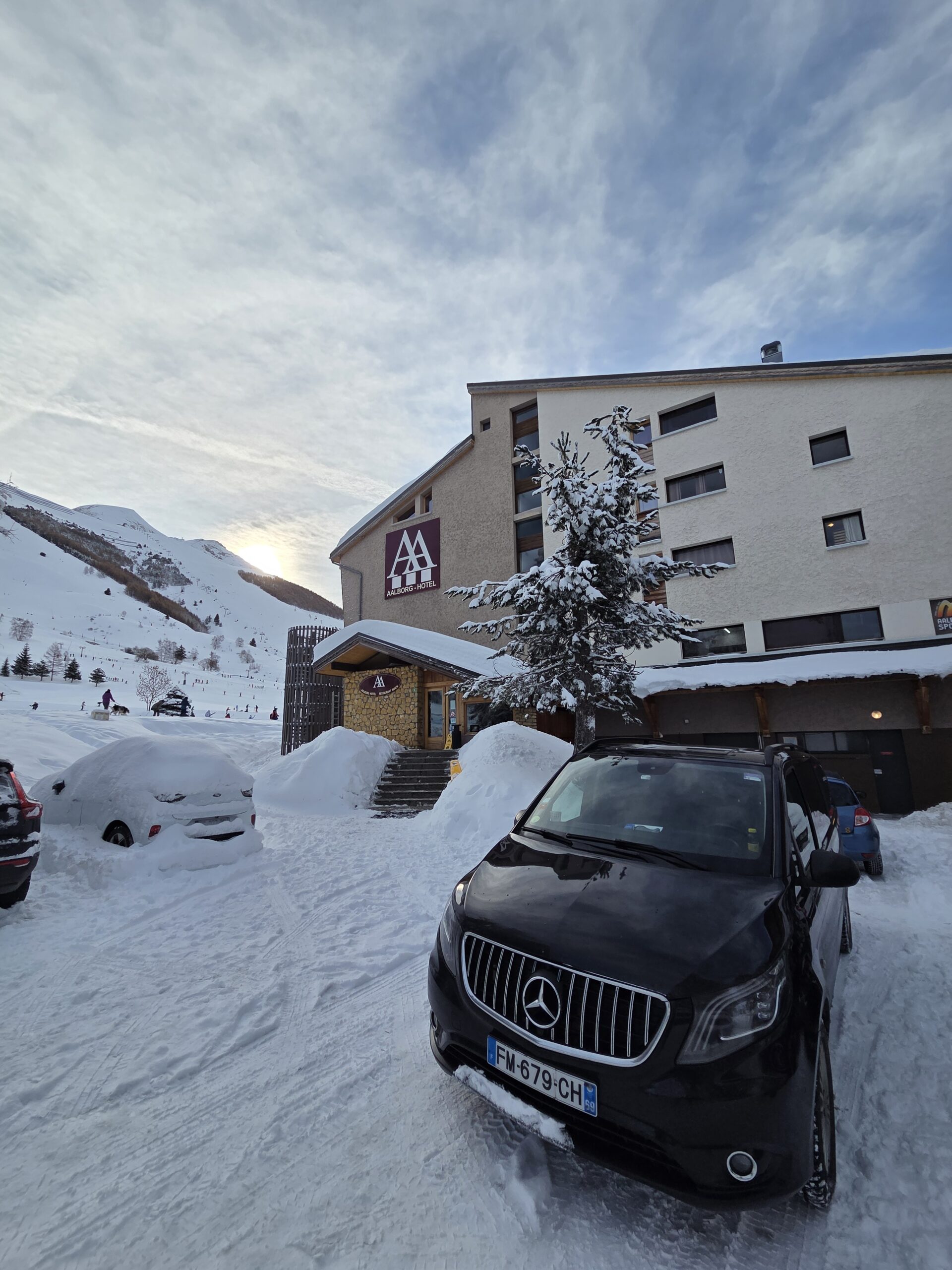 Mercedes V-Class private van Tomorrowland Winter Alpe d'Huez 2026
